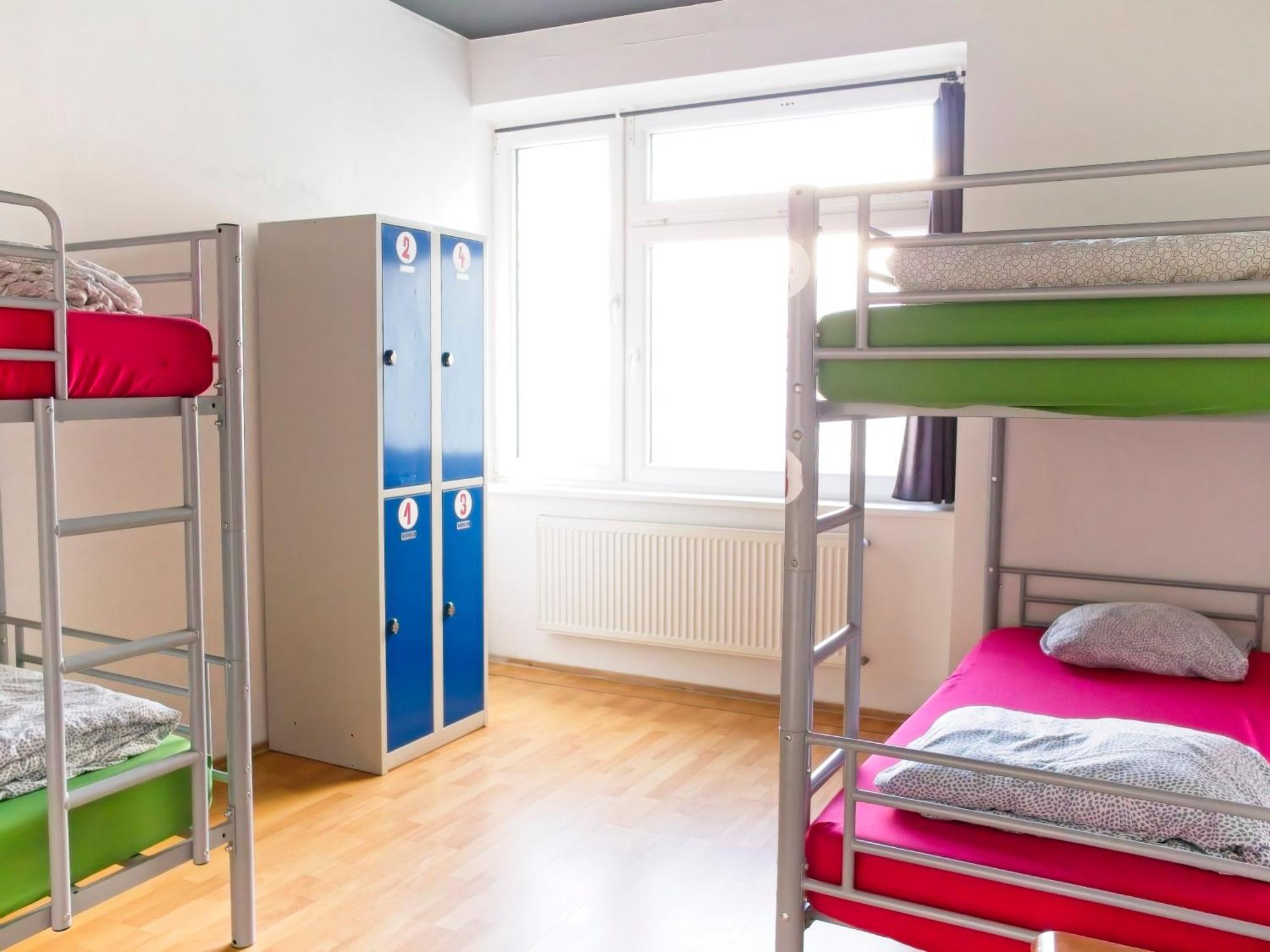 Urban Elephants Hostel Братислава Екстериор снимка