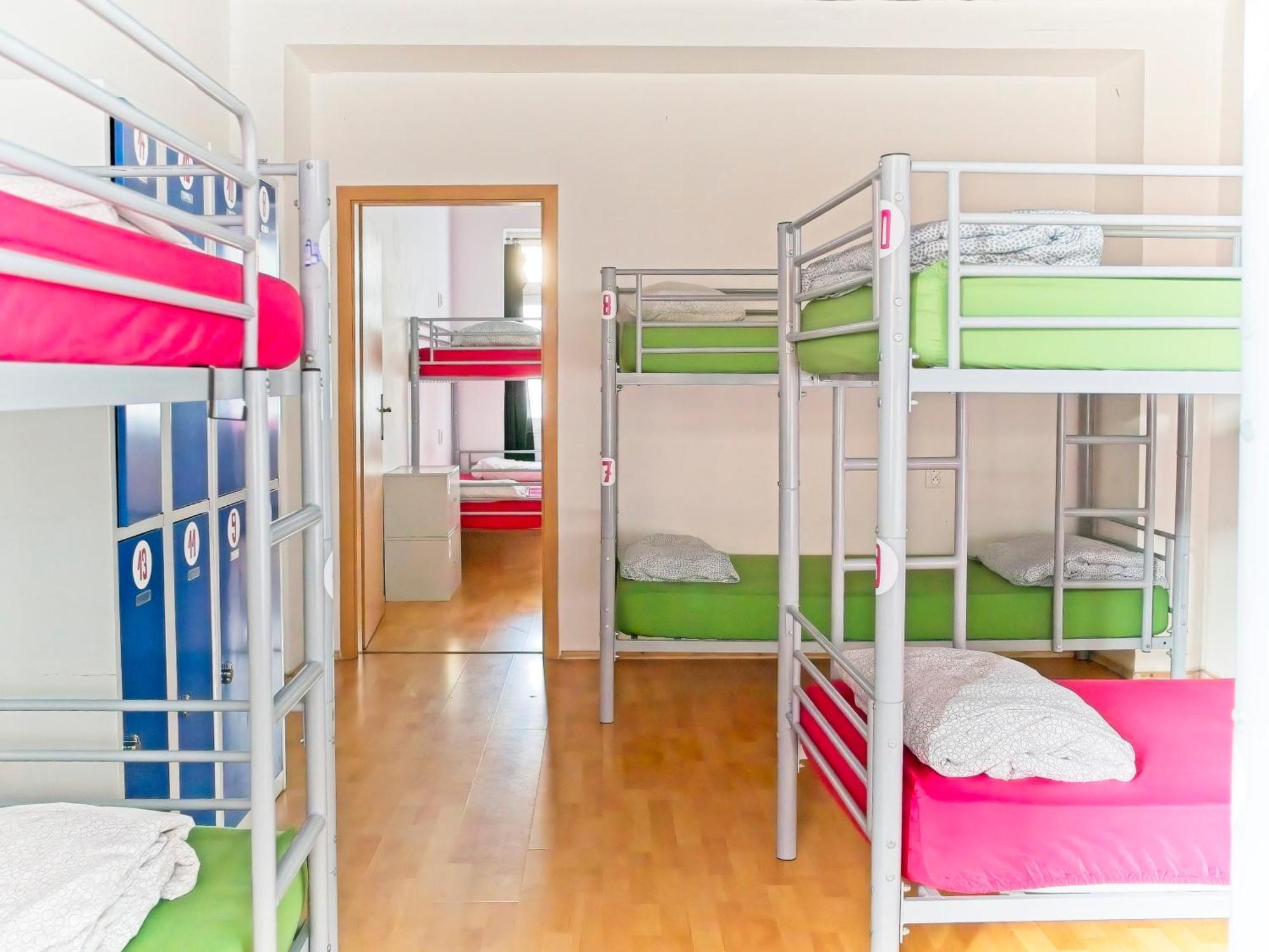 Urban Elephants Hostel Братислава Екстериор снимка