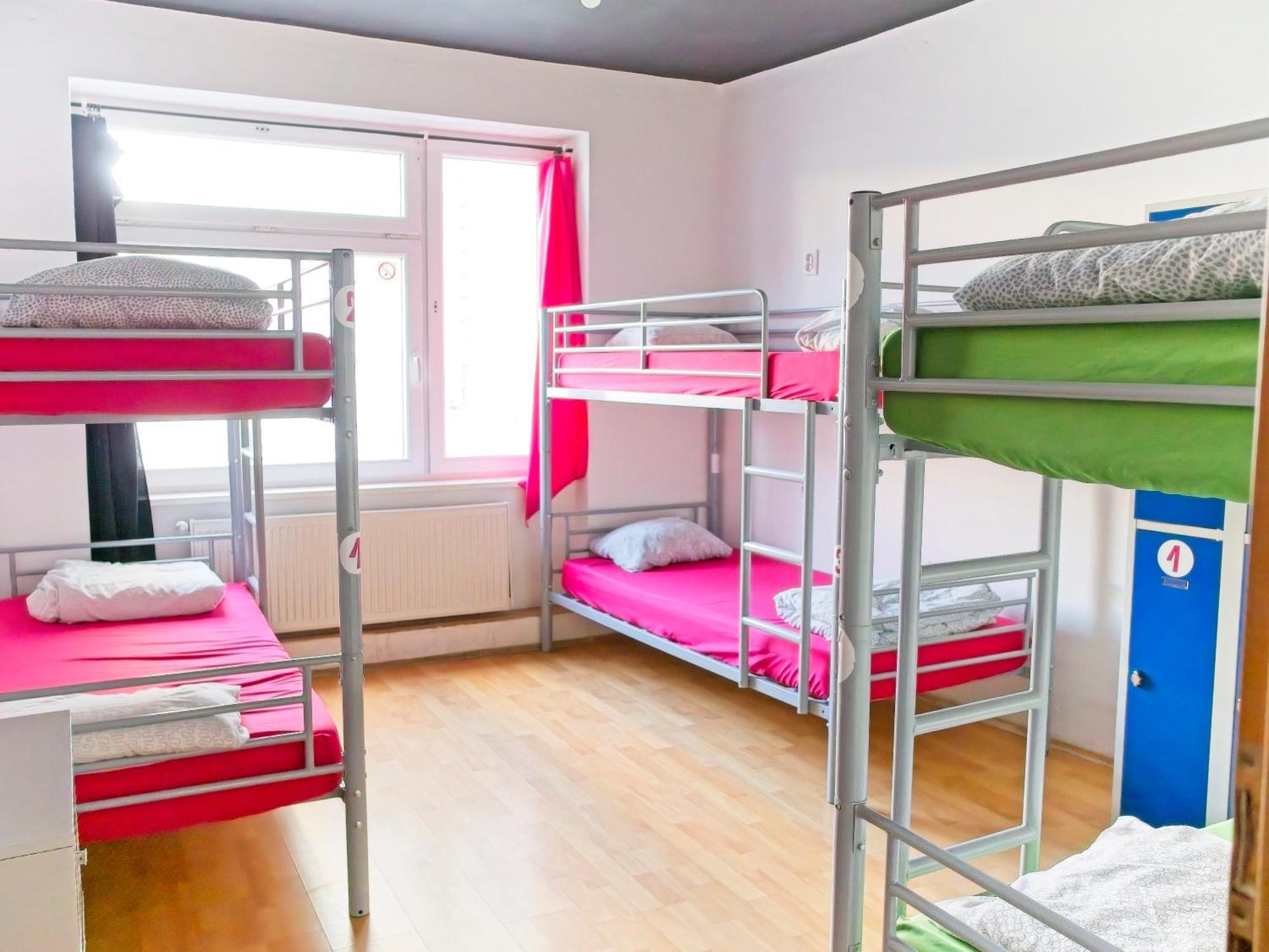 Urban Elephants Hostel Братислава Екстериор снимка