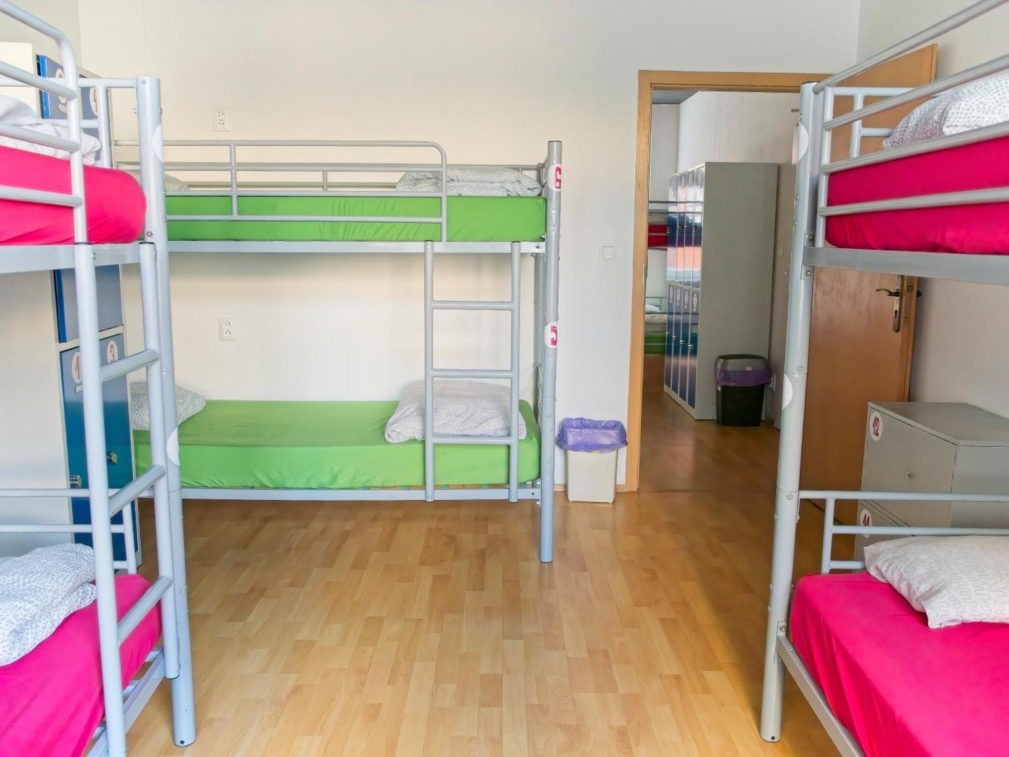 Urban Elephants Hostel Братислава Екстериор снимка