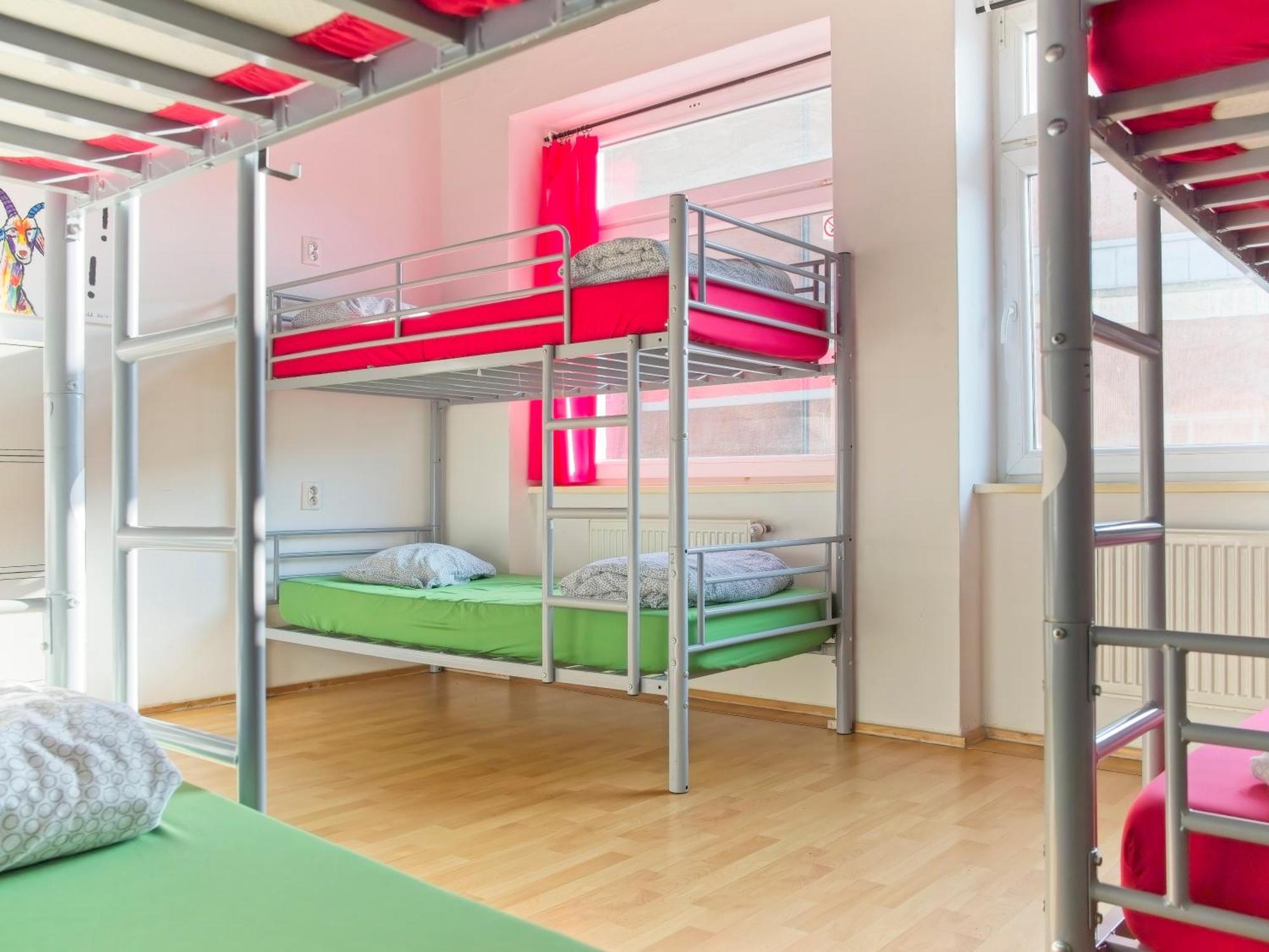 Urban Elephants Hostel Братислава Екстериор снимка