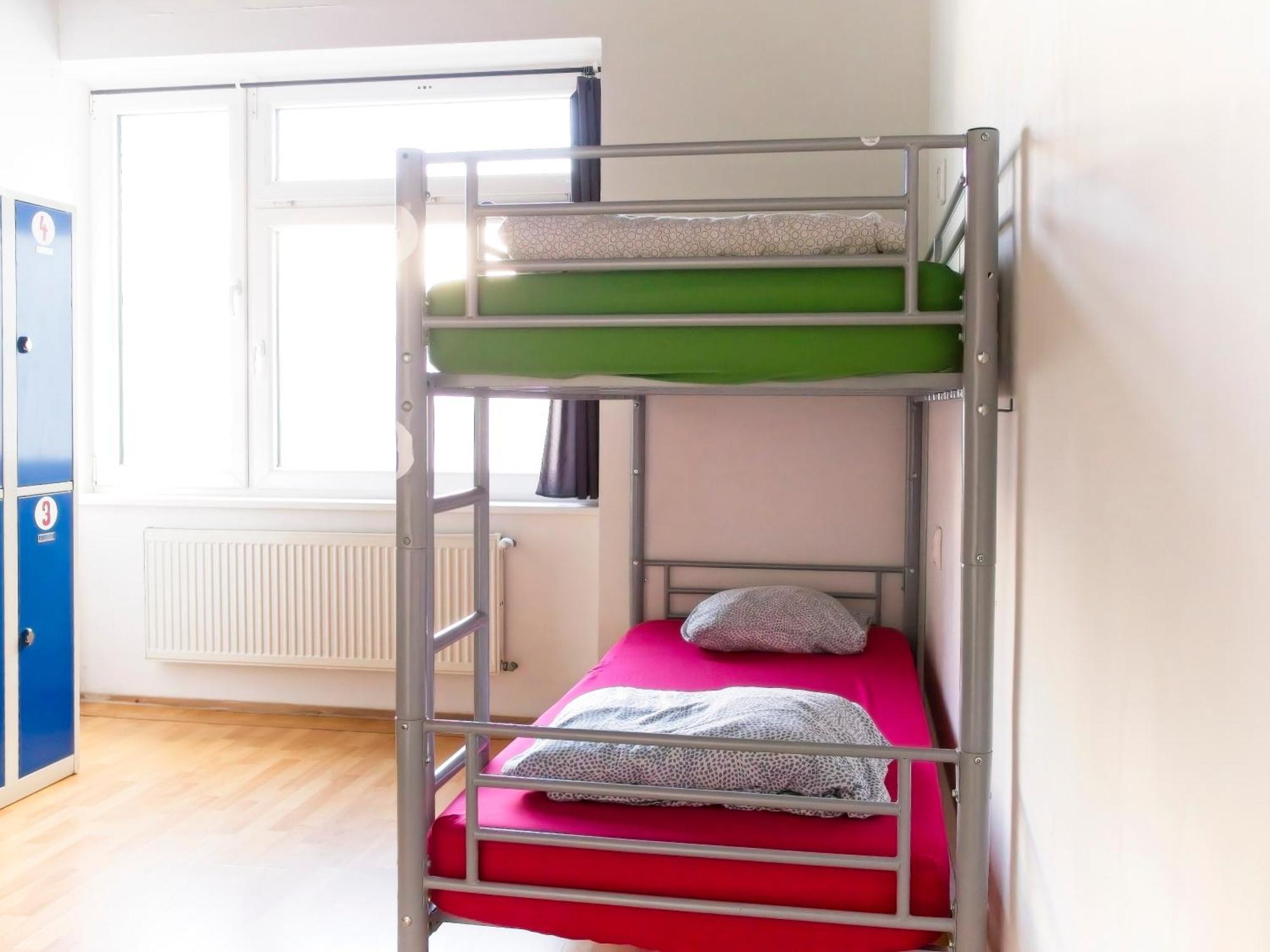 Urban Elephants Hostel Братислава Екстериор снимка
