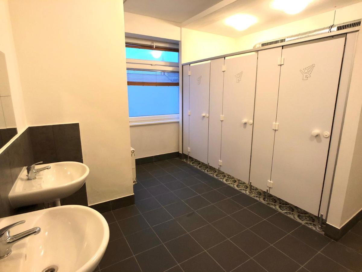 Urban Elephants Hostel Братислава Екстериор снимка