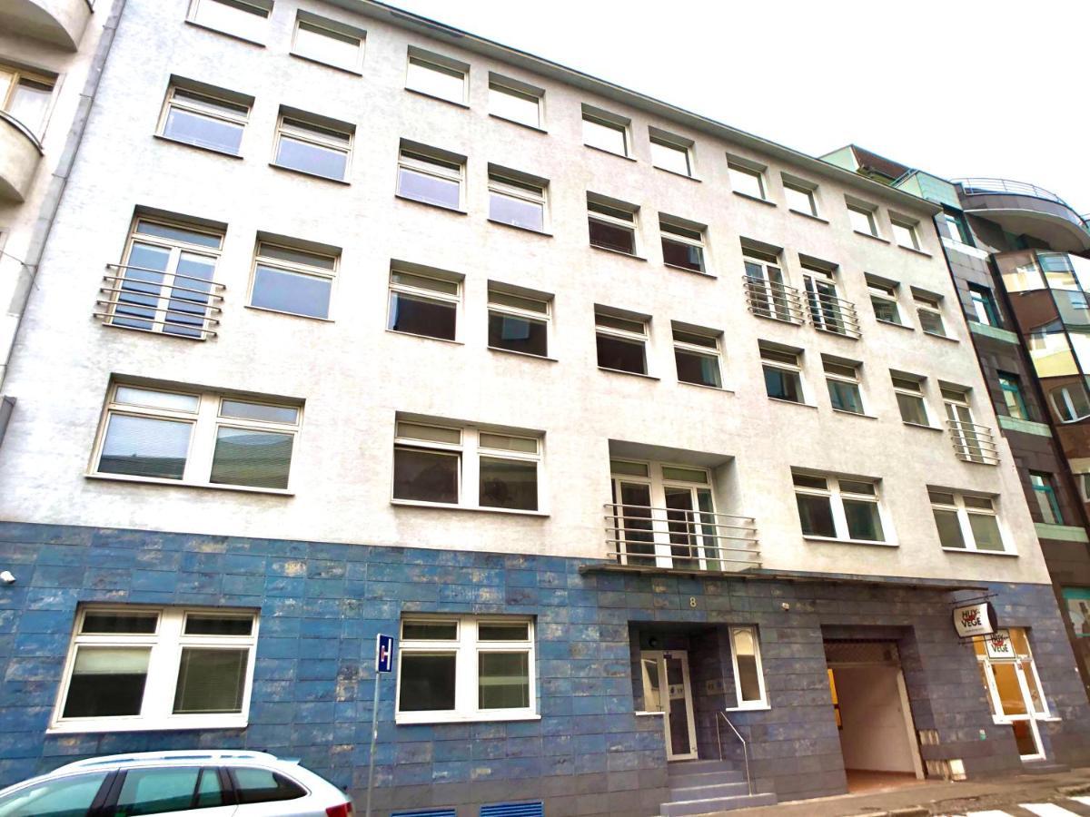 Urban Elephants Hostel Братислава Екстериор снимка