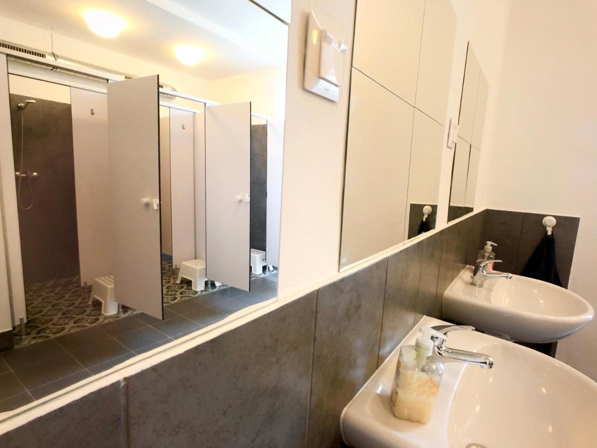 Urban Elephants Hostel Братислава Екстериор снимка
